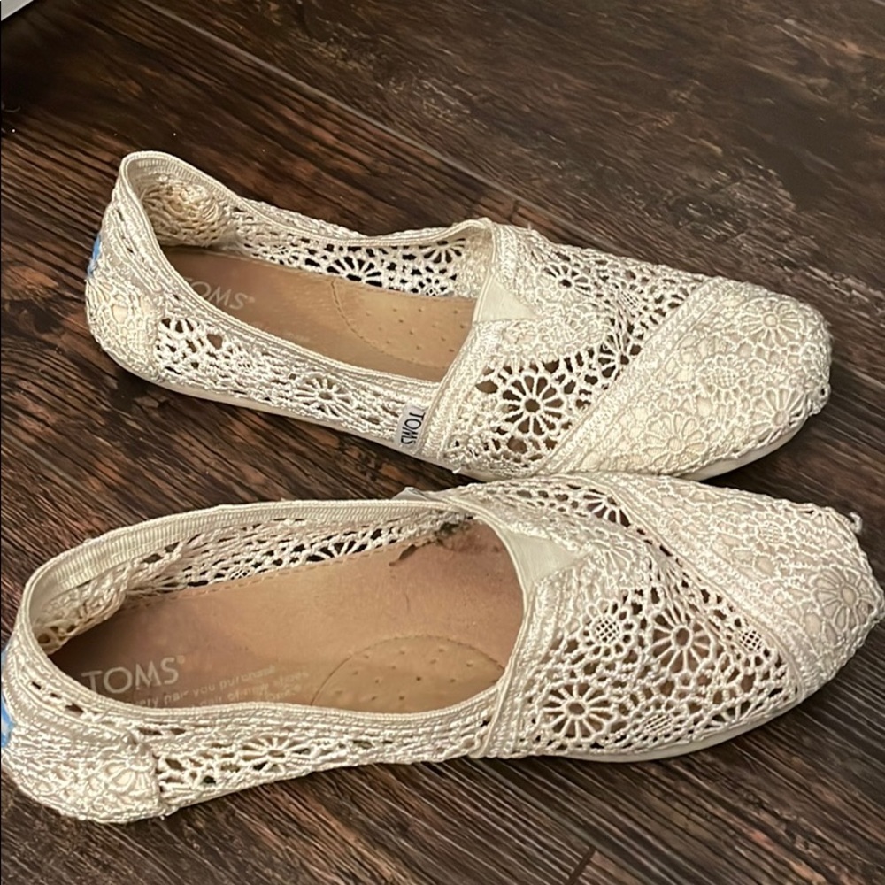 Tom’s shoes